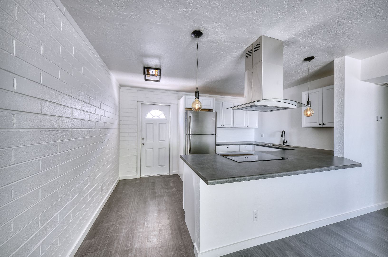 Phoenix Apartment: 4141 - 4007 East Belleview St.