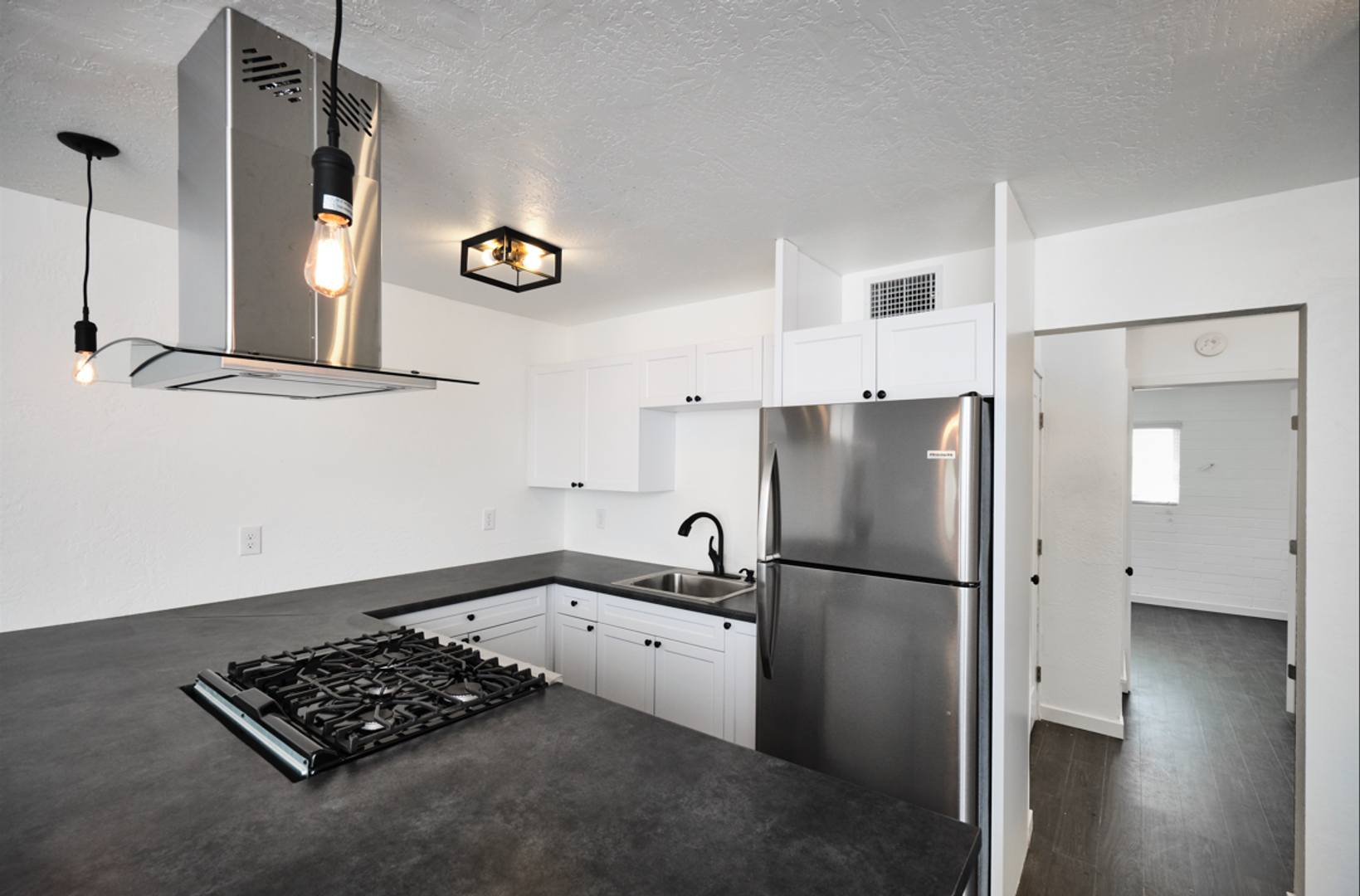 Phoenix Apartment: 4041 East Belleview Street