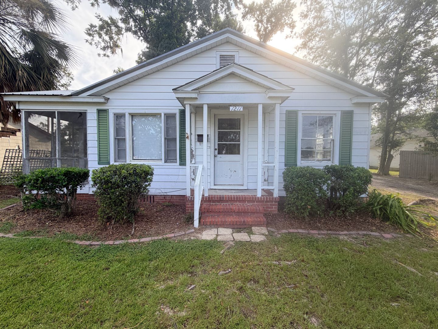 Valdosta House: 1211 N Oak St