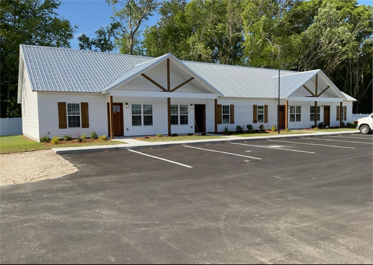 Adel Apartment: 515 Birch St. * - O