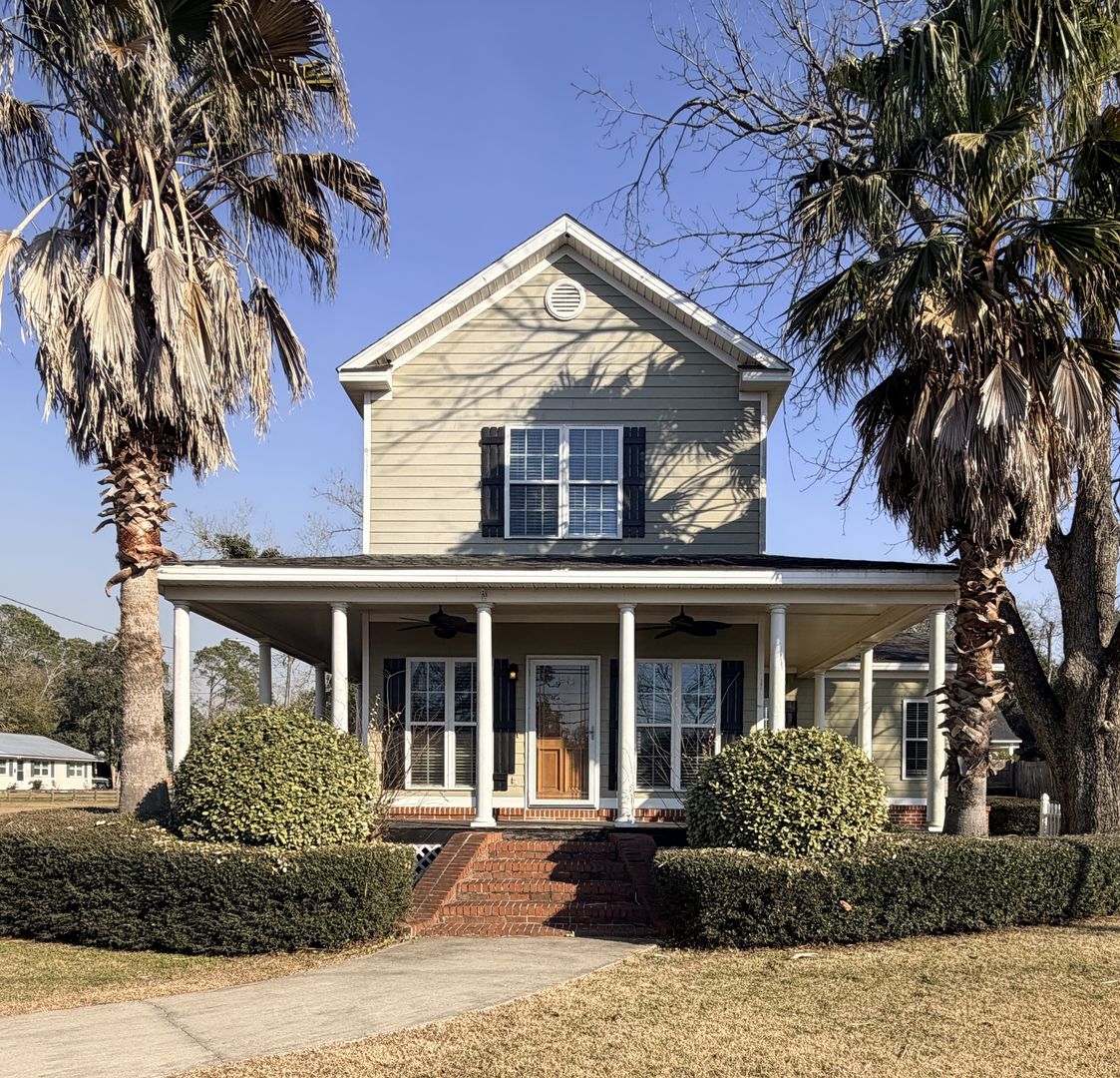 Nashville House: 611 N Davis St