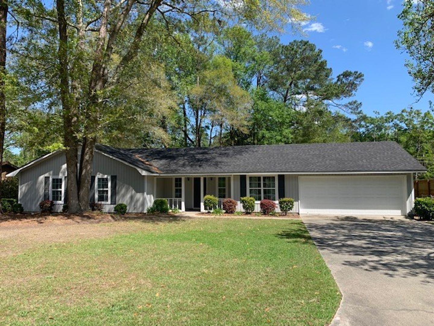 Valdosta House: 2209 S Sherwood Dr*