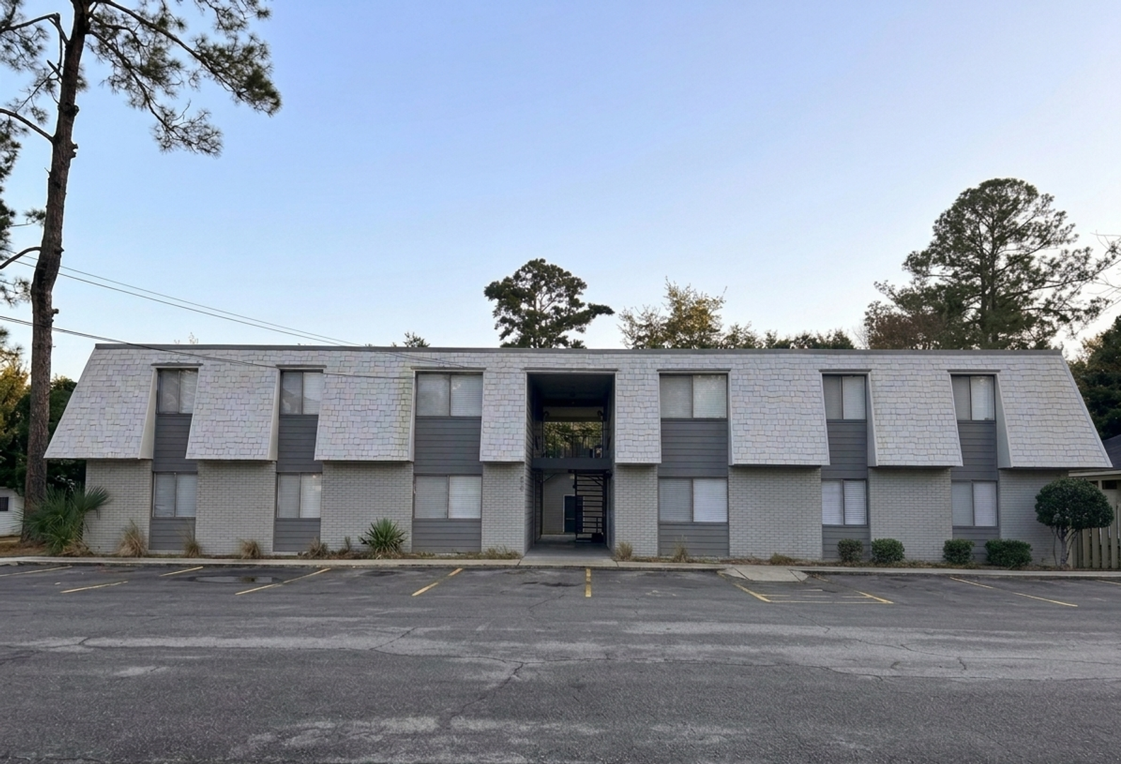 Hahira Apartment: 202 E. Main St. * - 924 - A