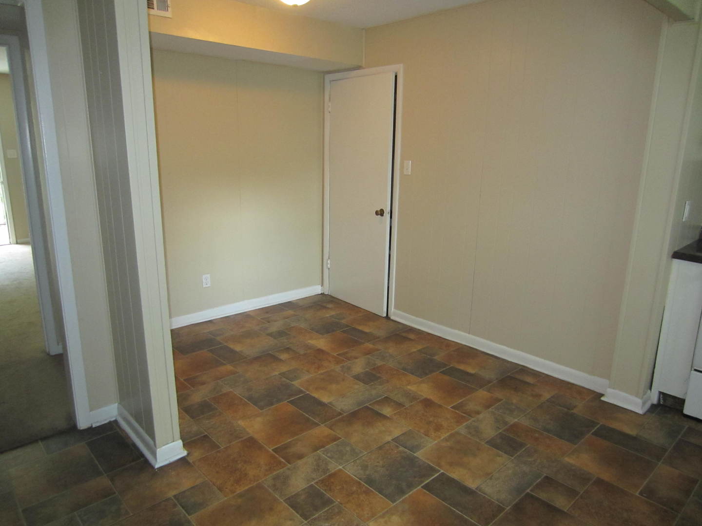 Valdosta Apartment: 100 Lankford Circle