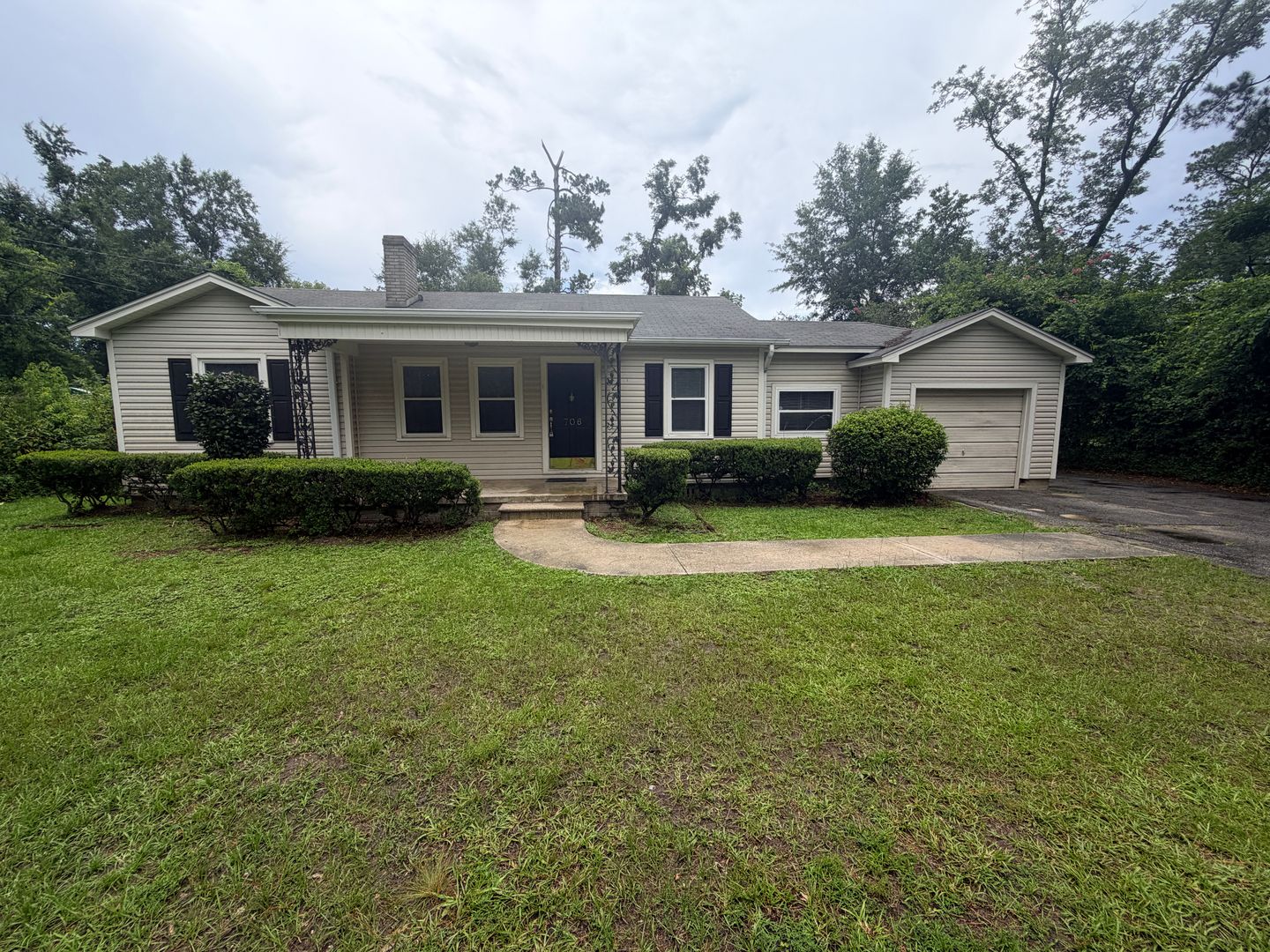 Valdosta House: 706 Pineview Drive*