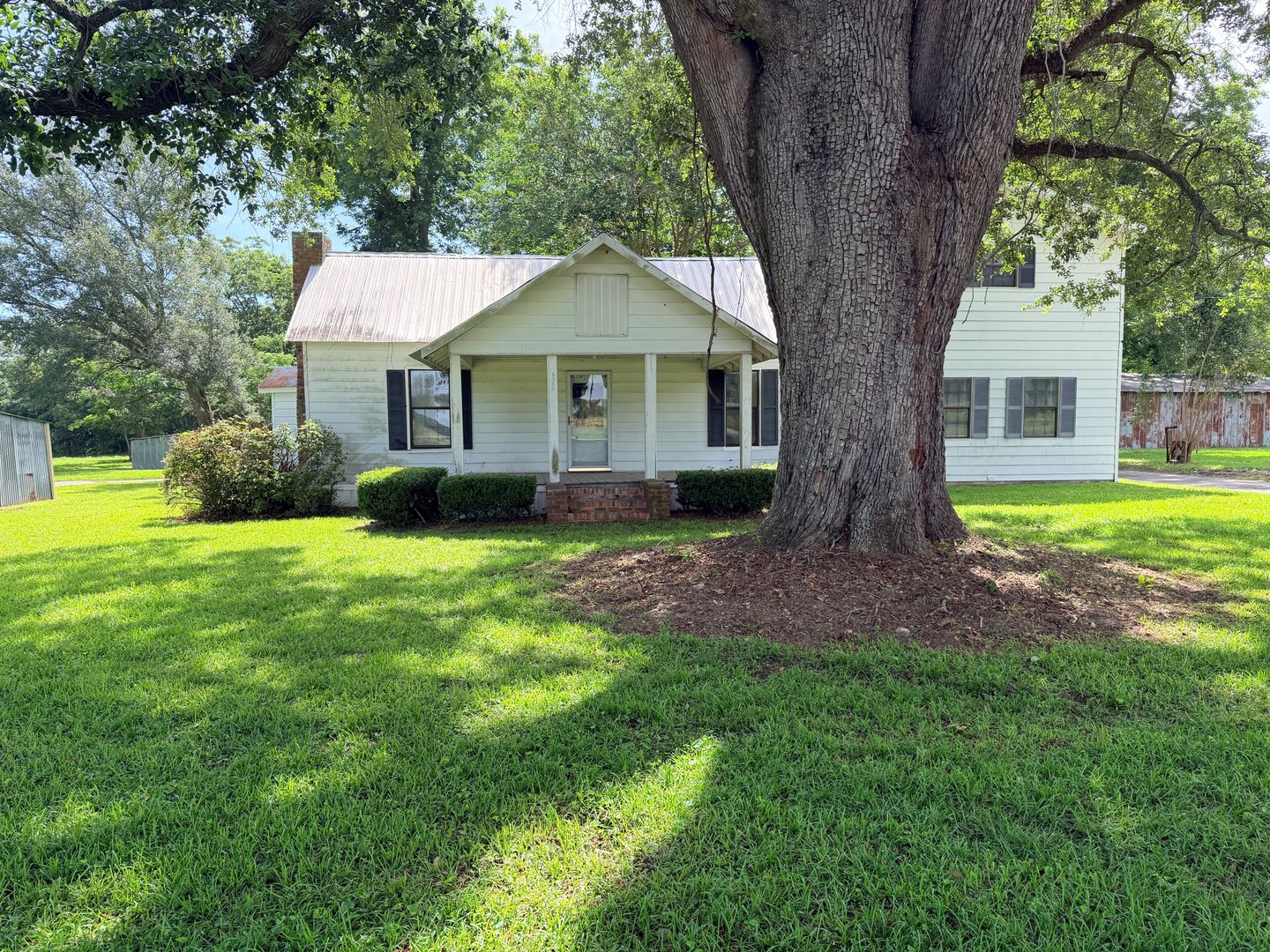 Hahira House: 5350 Old Hwy 41 N*
