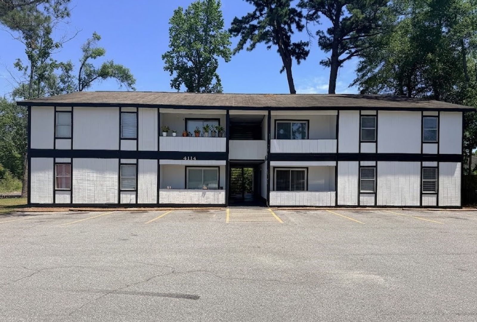 Valdosta Apartment: 4114 Oak Dr. *
