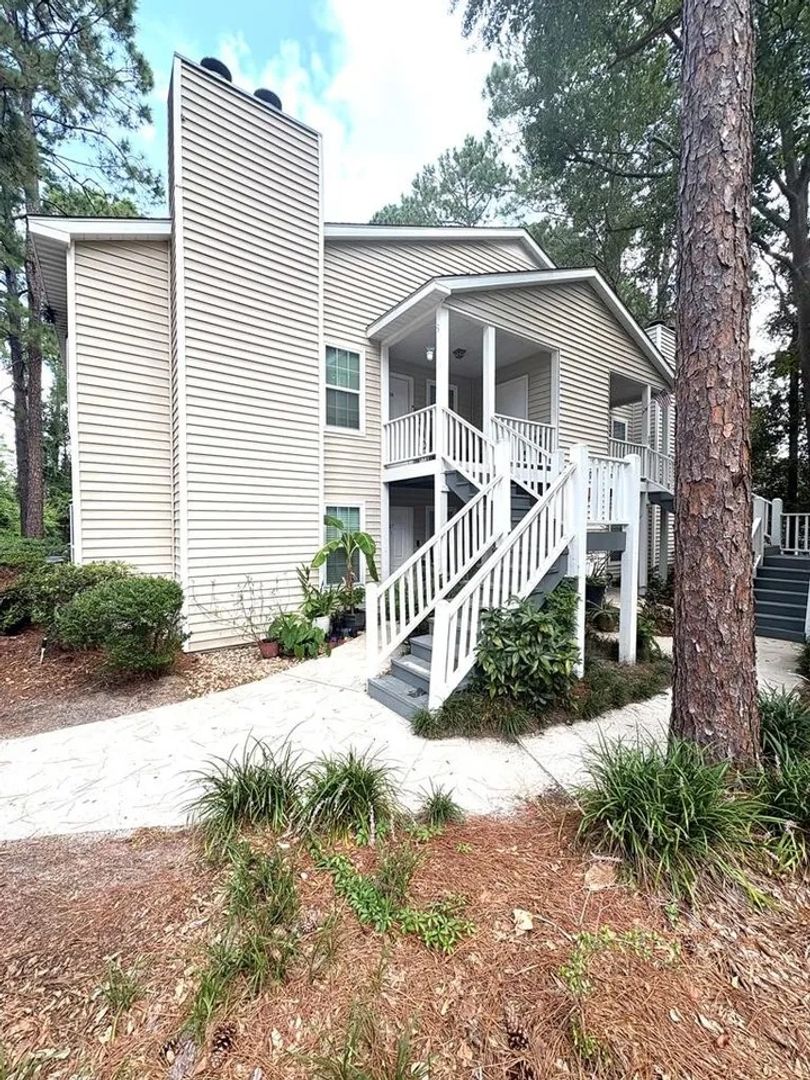 Valdosta Condo: 2092 S. Sherwood Dr. *