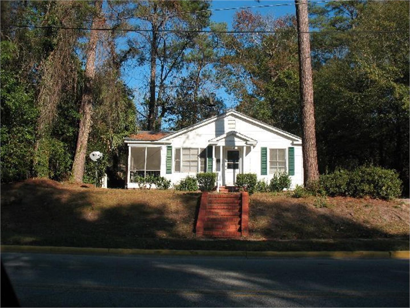 Valdosta House: 1211 N Oak St