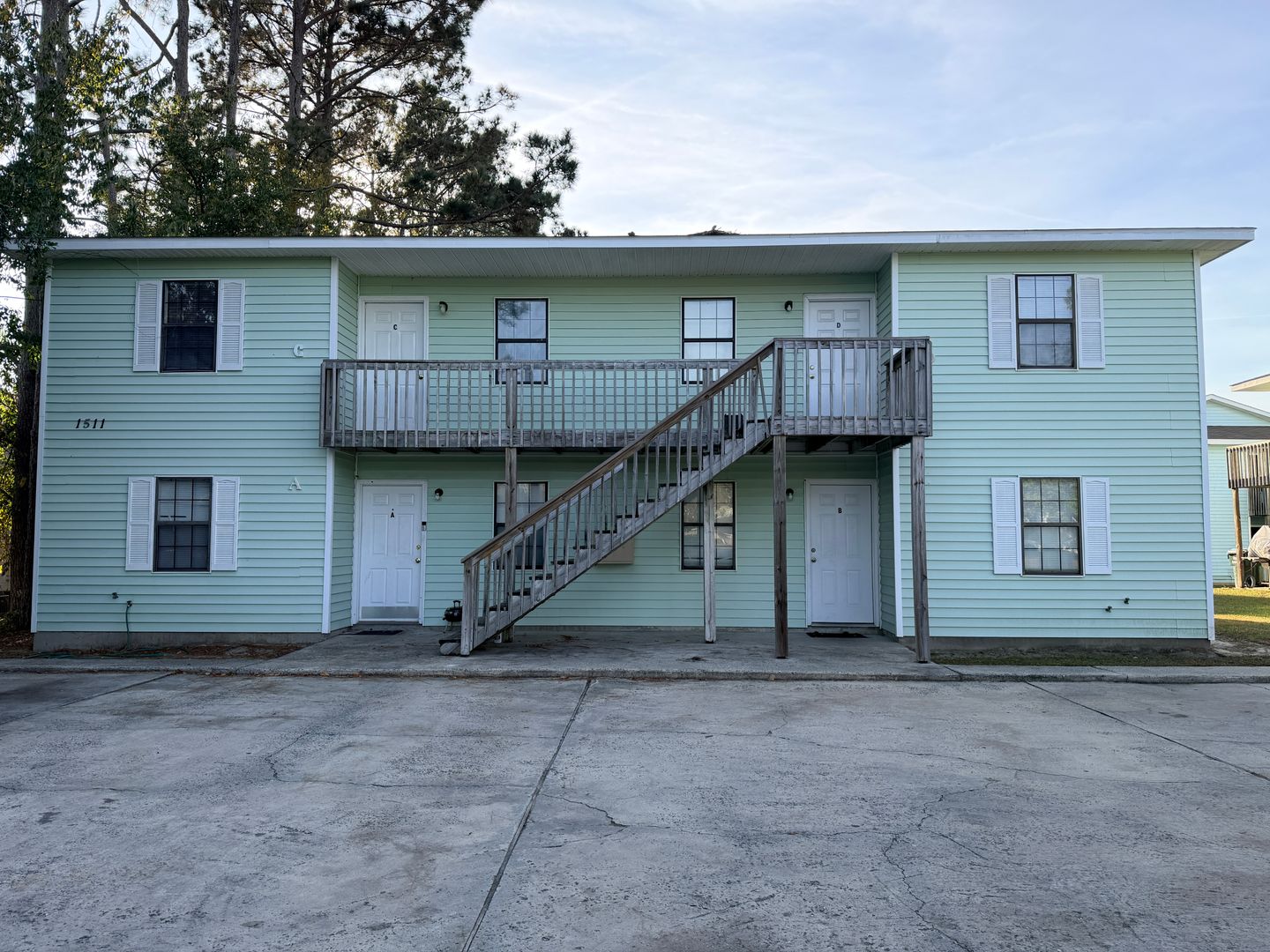 Remerton Apartment: 1603 Victory St