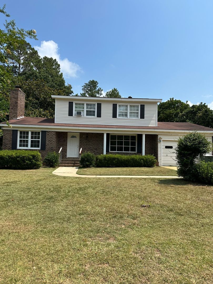 Valdosta House: 1202 Kimberly Dr. *