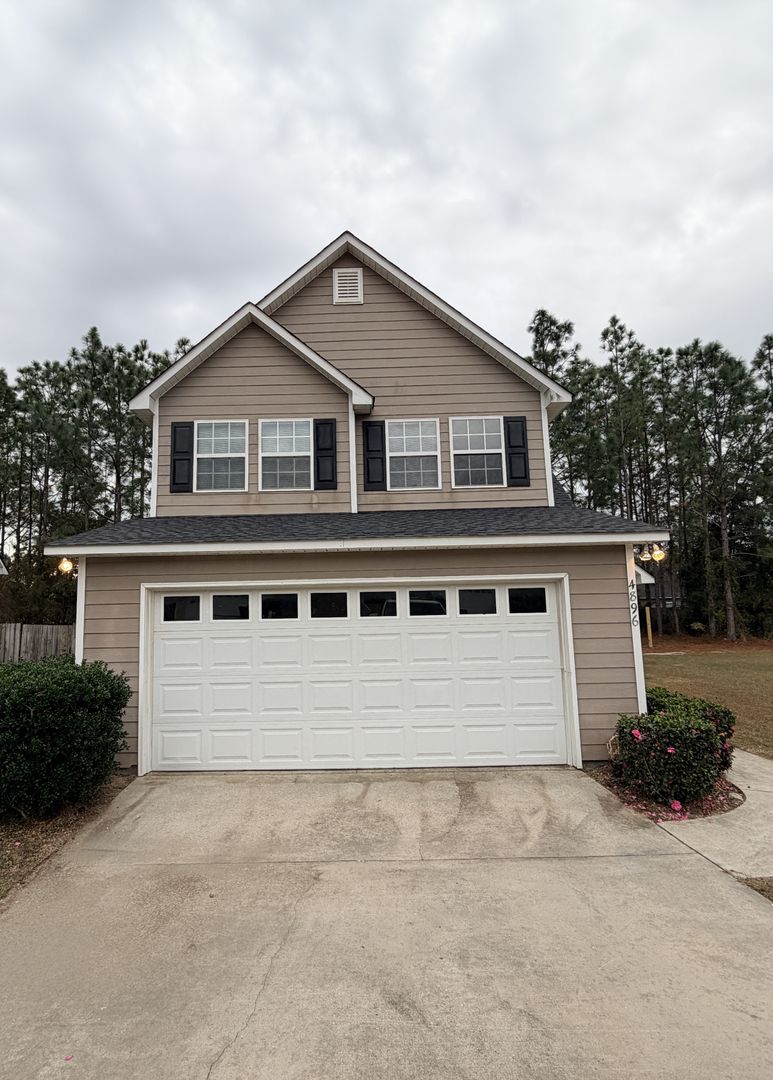 Lake Park House: 4896 Liberty Cir. *