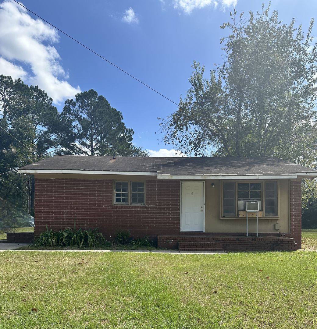 Valdosta House: 1119 Dunwoody Dr*