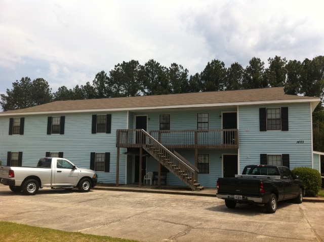 Remerton Apartment: 1603 Victory St