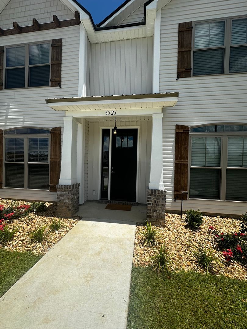 Valdosta House: 5269 Hamilton Greene Ci. *