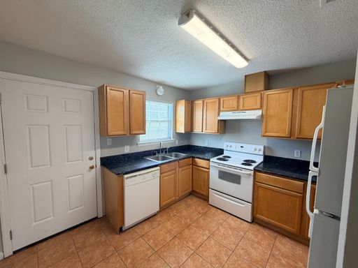 SIGN TODAY GET YOUR SECOND MONTH'S RENT 2 bed/ 2.5 bathroom townhome in Remerton, GA – photo 1