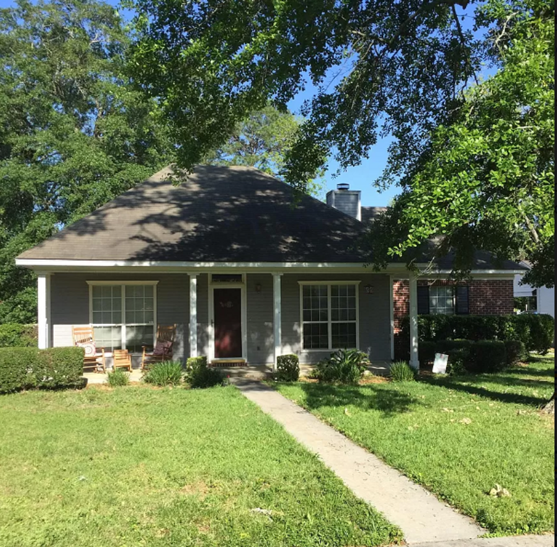 Valdosta House: 2207 N. Toombs St. *