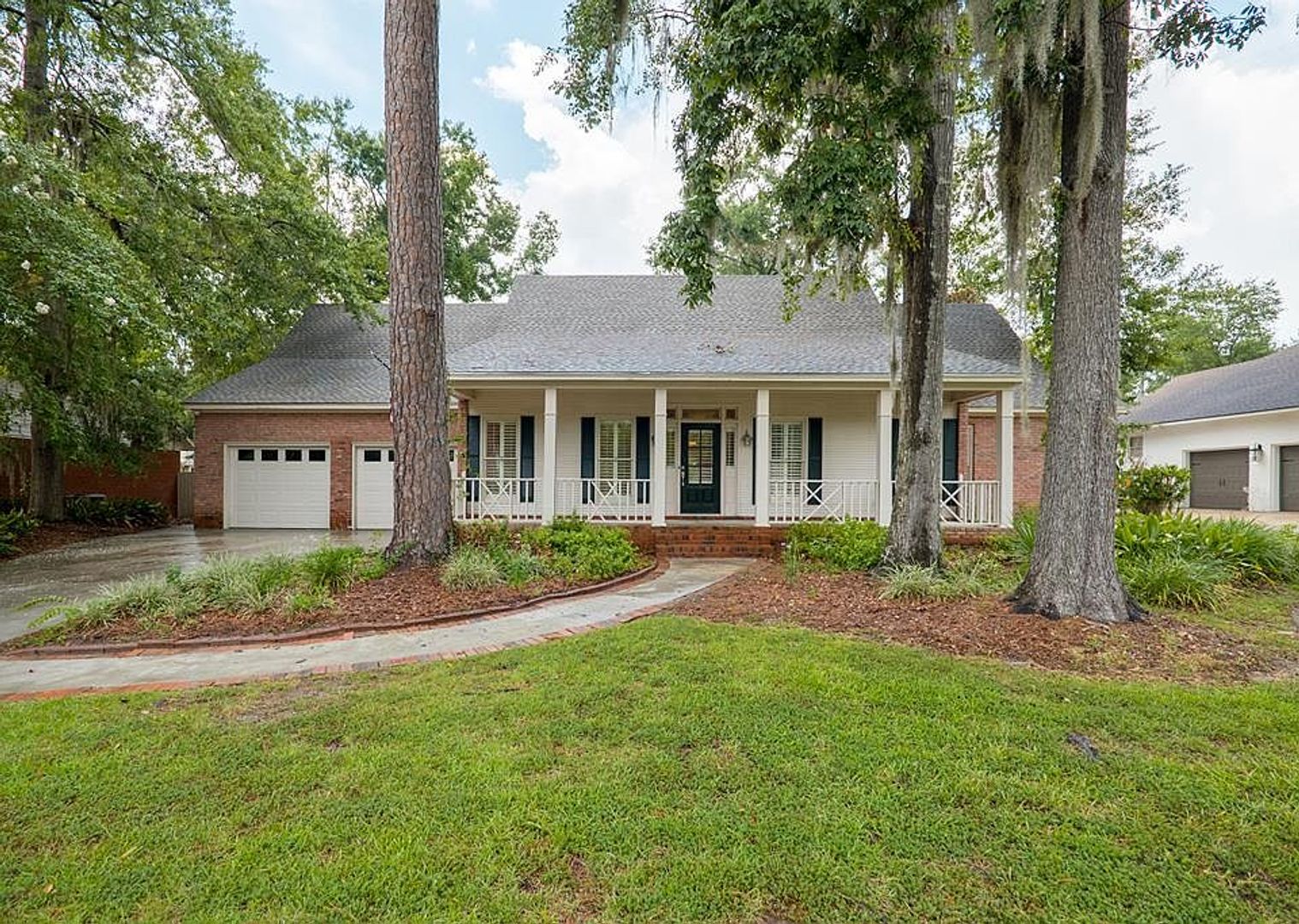 Valdosta House: 1009 Williamsburg Dr. *