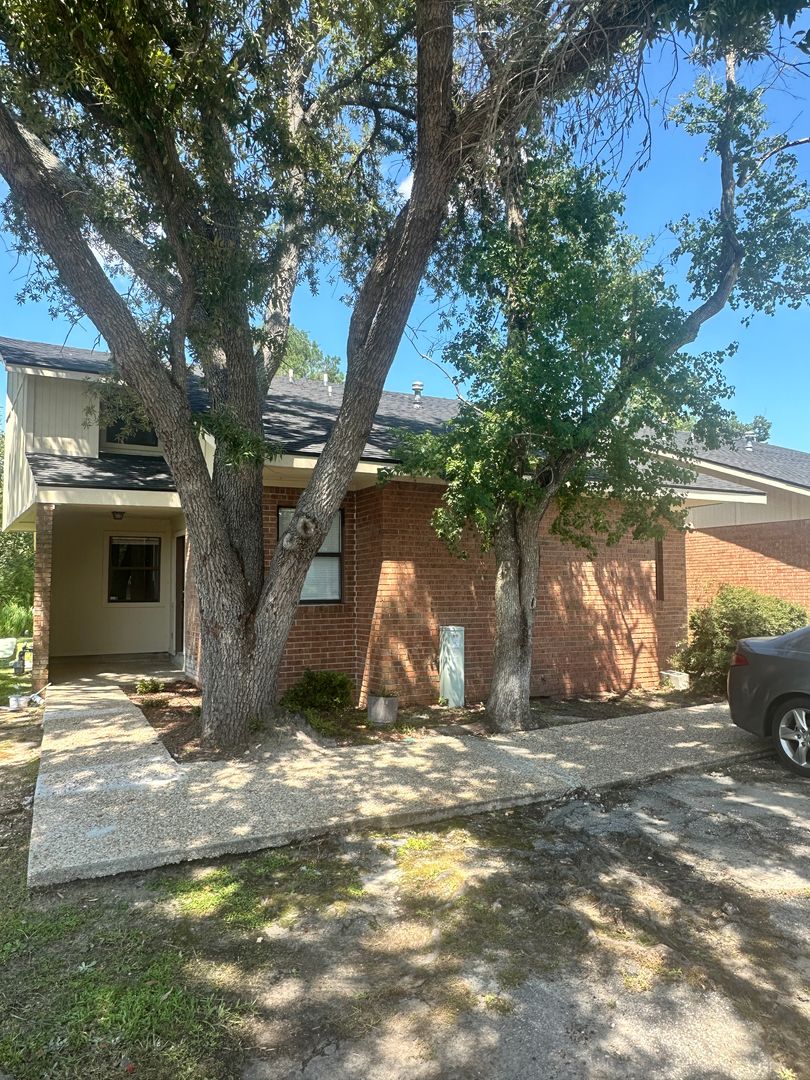 Valdosta House: 2732 Tyndall Drive*