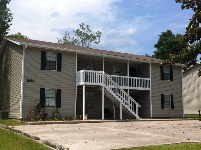 Remerton Apartment: 1602 Victory Drive