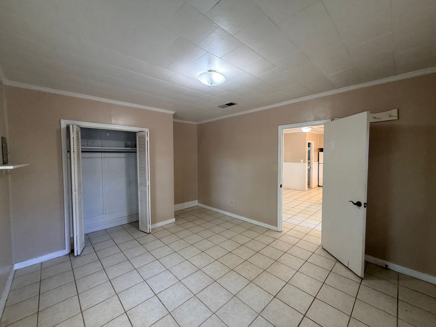 Valdosta Apartment: 114 1/2 High Street