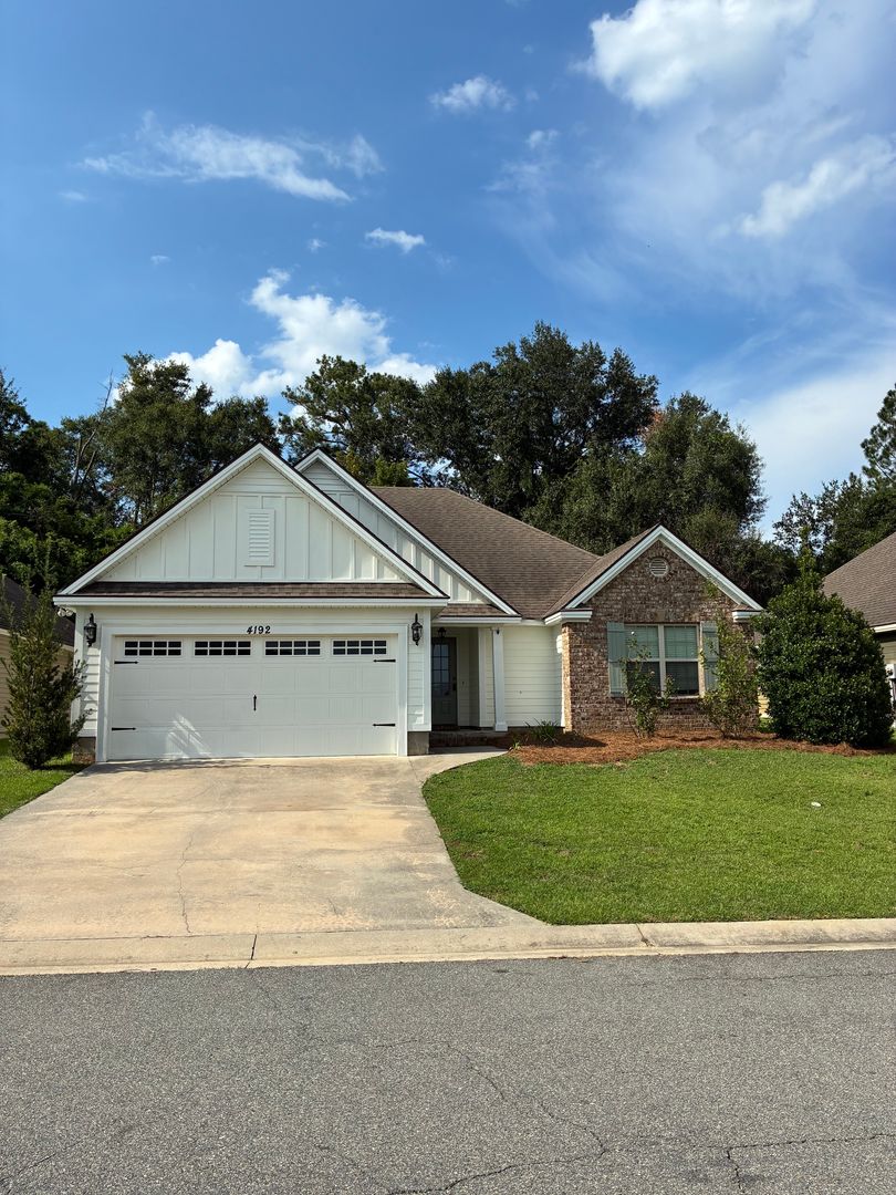 Hahira House: 4192 Cider Trl. *