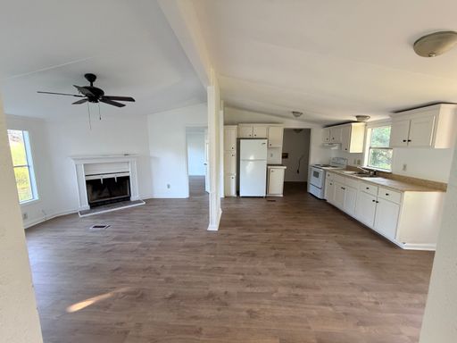 Updated 3-Bedroom Mobile Home with Modern Finishes in Valdosta – photo 1