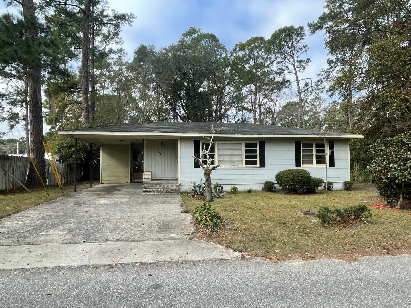 Valdosta House: 104 Holloway Dr. *