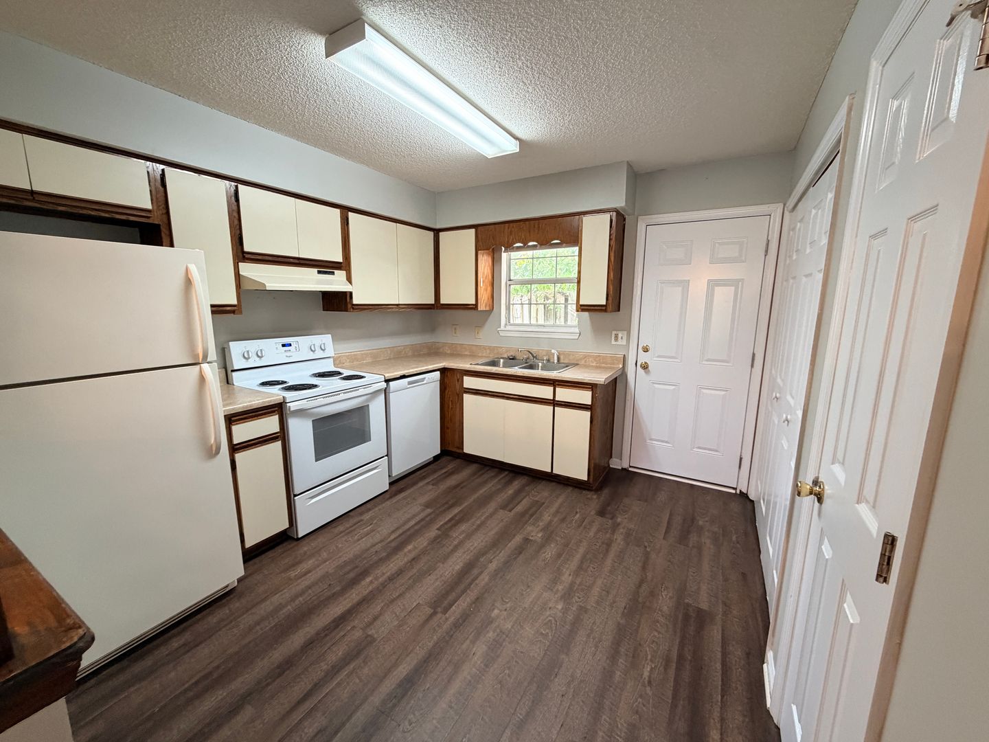 Hahira Apartment: 415 S. Hagan Bridge Rd. * - I19