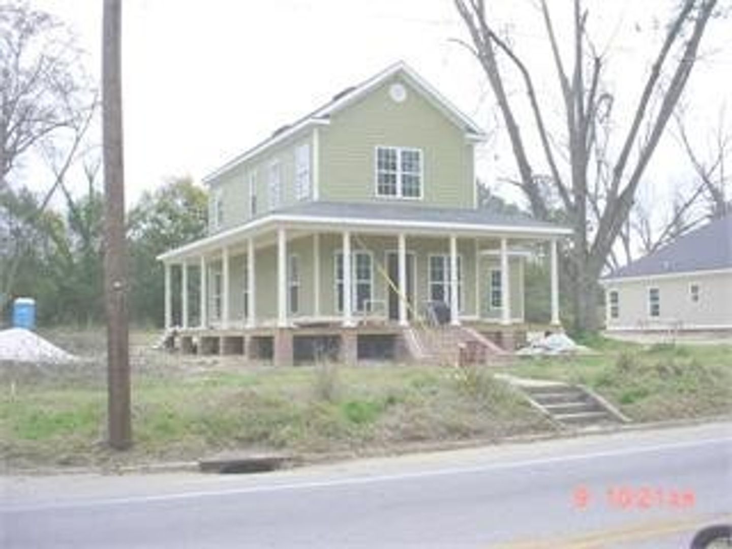 Nashville House: 611 N Davis St