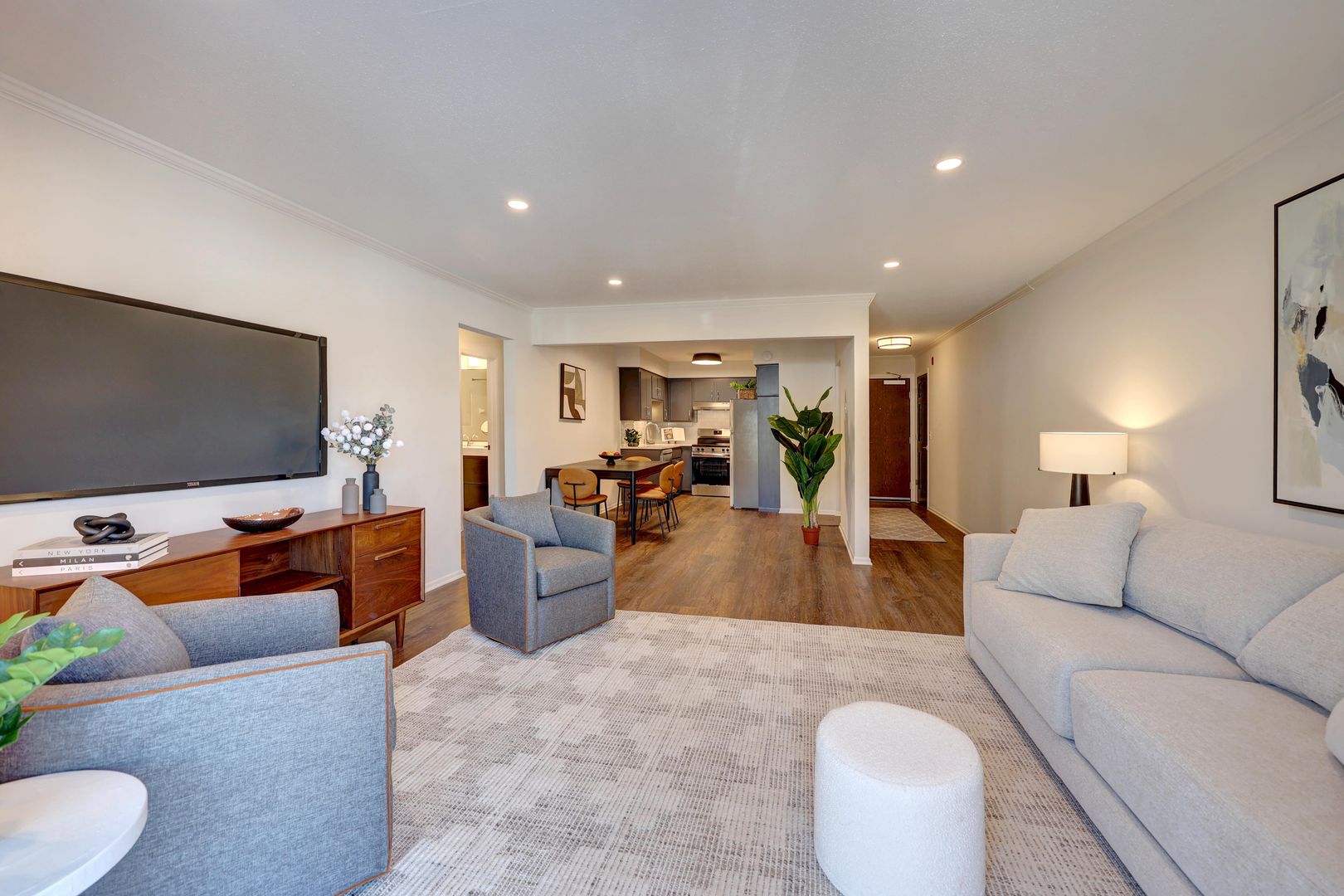 Wayzata Apartment: 412 Wayzata Blvd, 104