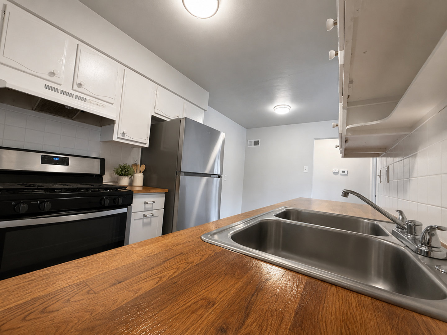 St. Louis Apartment: Hallmark Terrace Apartments