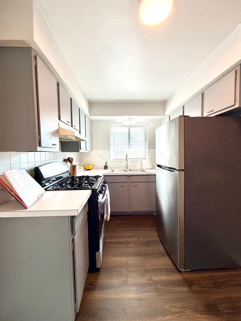 St. Louis Apartment: Hallmark Terrace Apartments