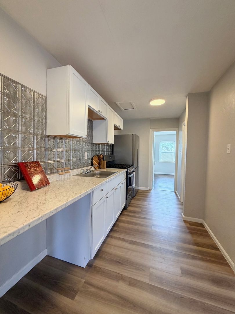 St. Louis Apartment: 5514 Chippewa Ave