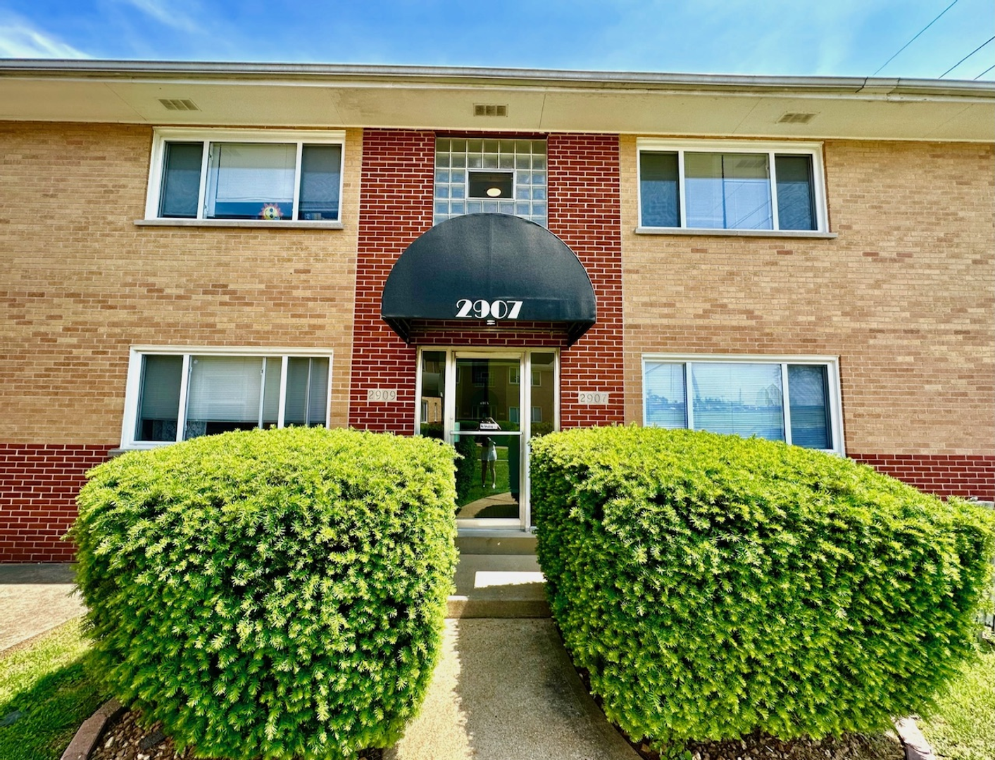 St. Louis Apartment: Hallmark Terrace Apartments