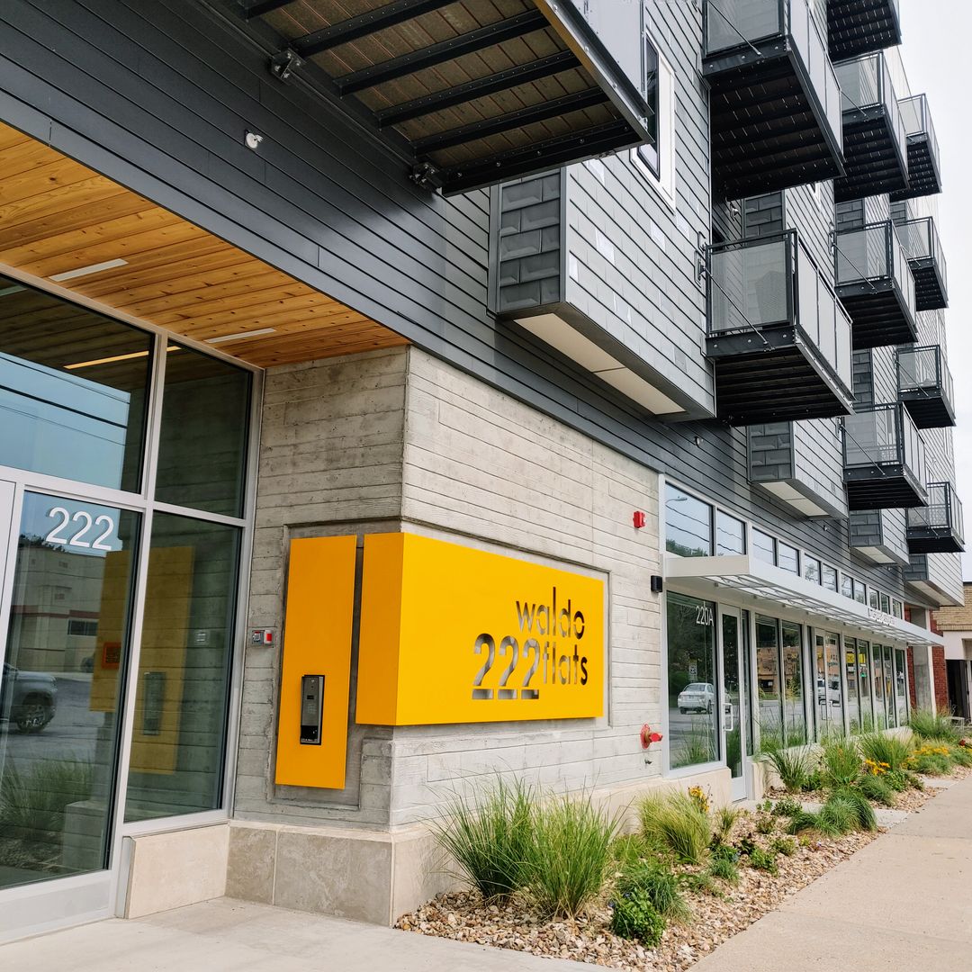 Kansas City Apartment: 222 W. 75th Street