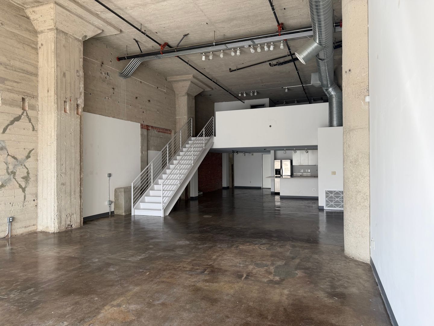 Los Angeles Apartment: 1855 Industrial St.