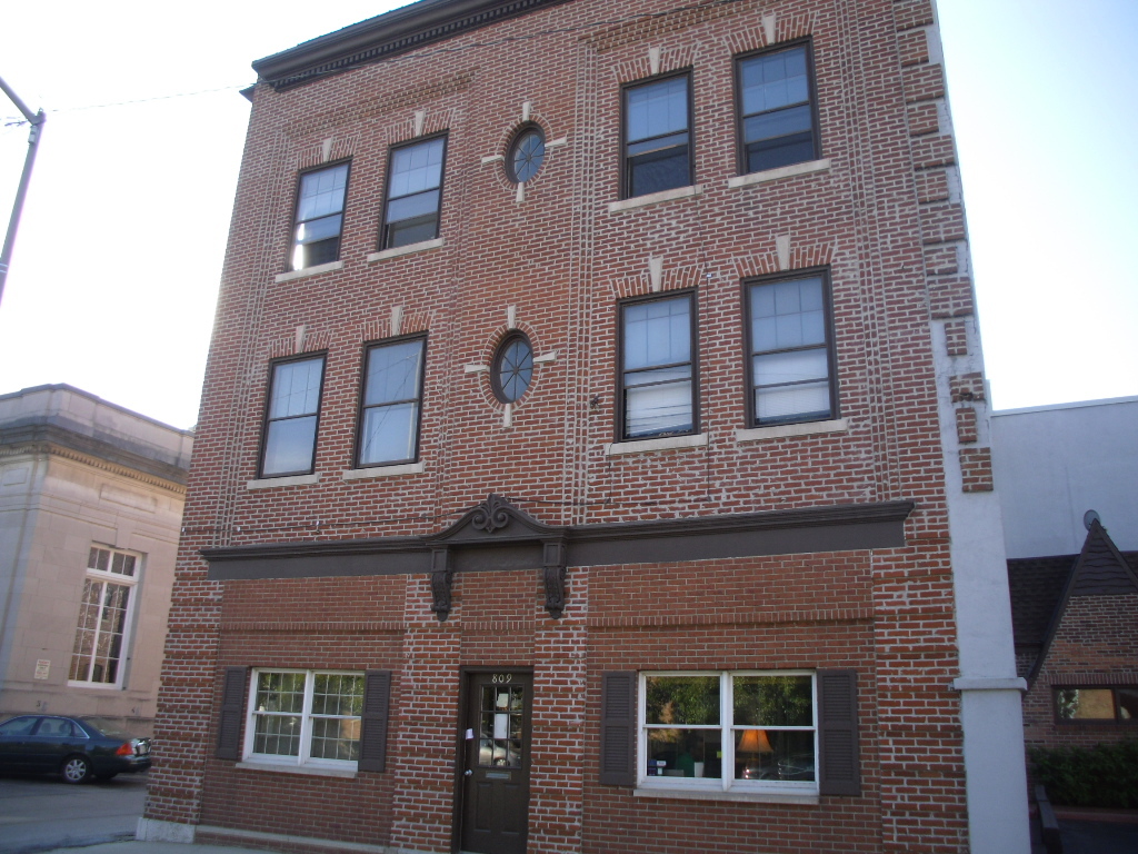 Richmond Apartment: 809 1/2 N.A. Street