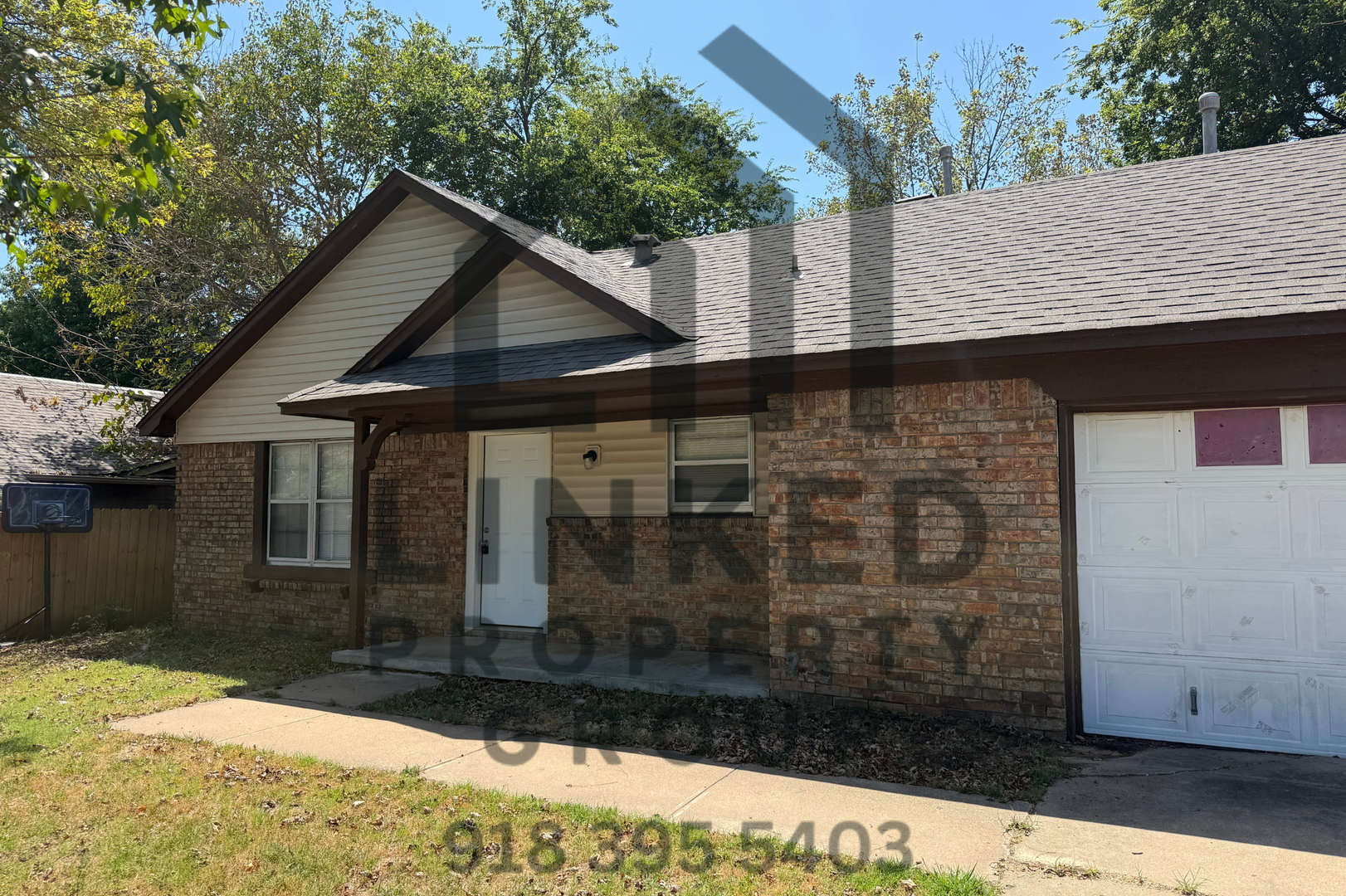 Broken Arrow House: 523 W Ithica St
