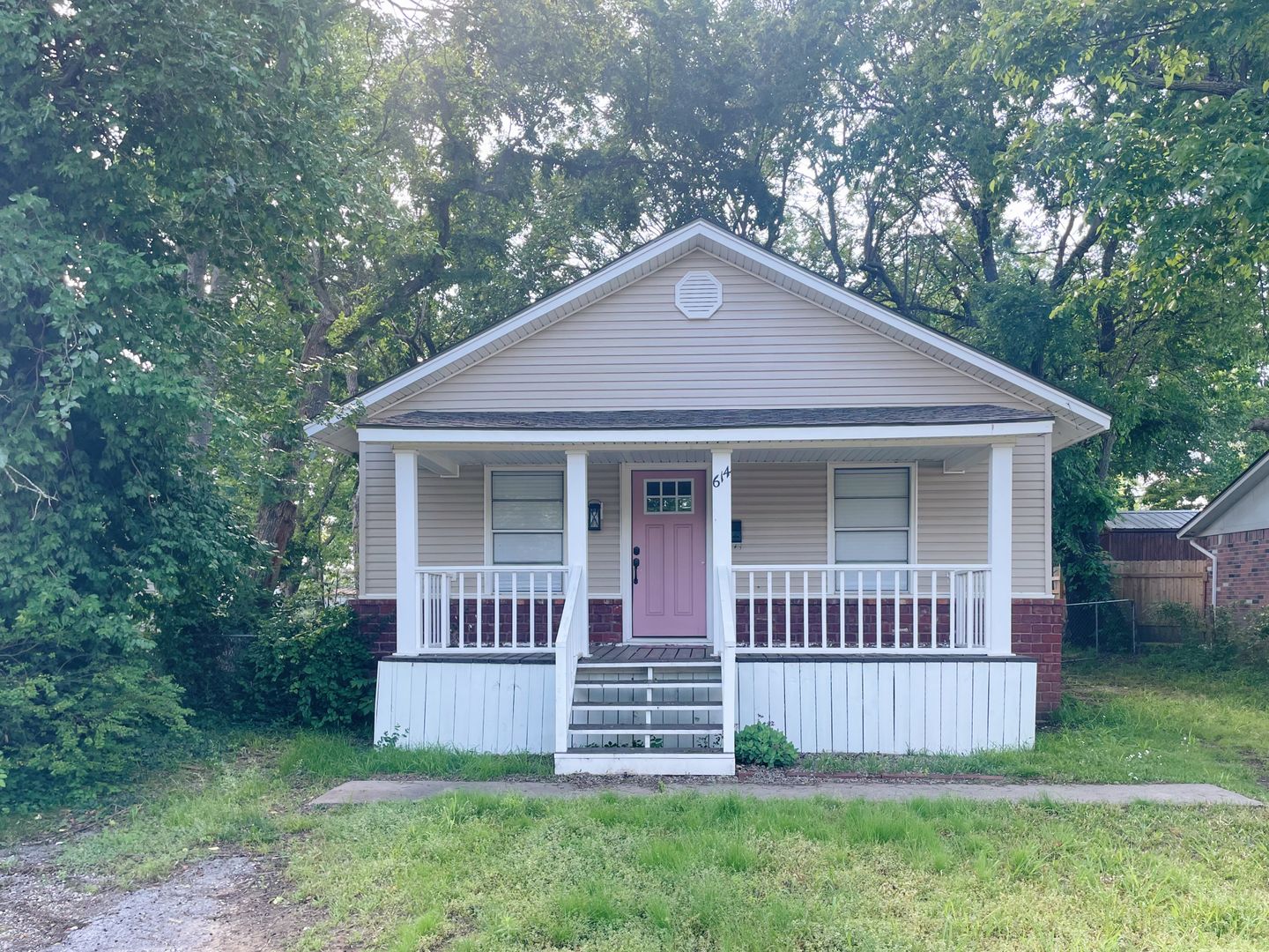 Collinsville House: 614 N 10th Street
