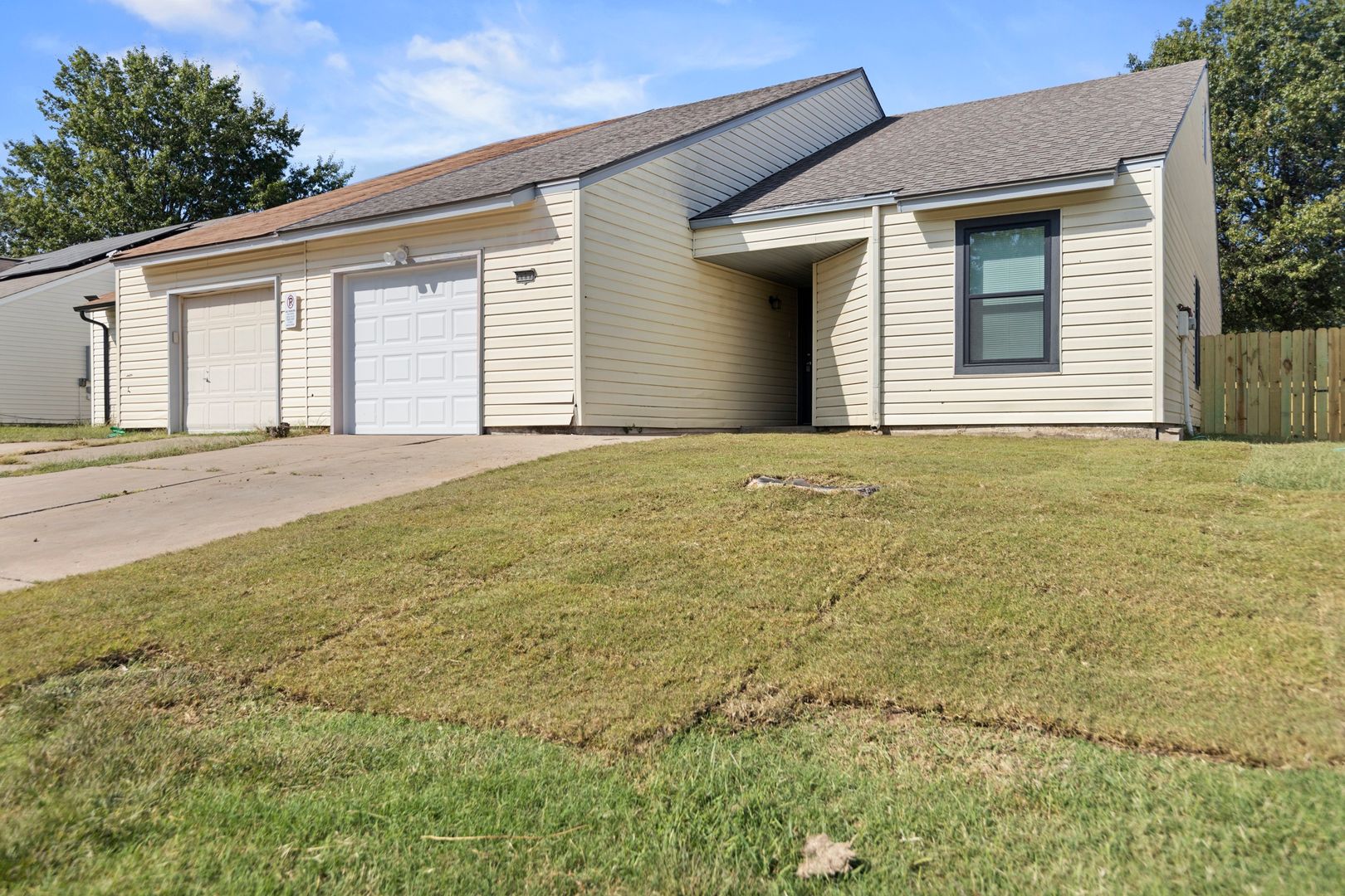 Broken Arrow House: 1600 W Madison St