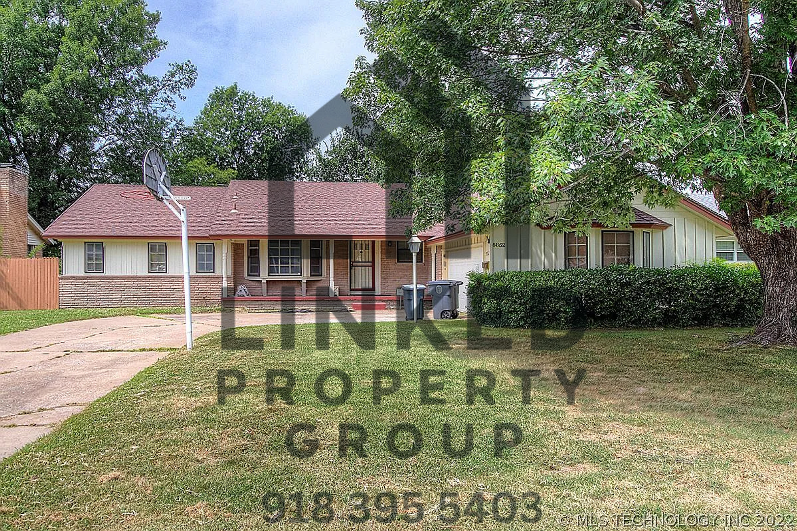 Tulsa House: 5852 S Quebec Ave