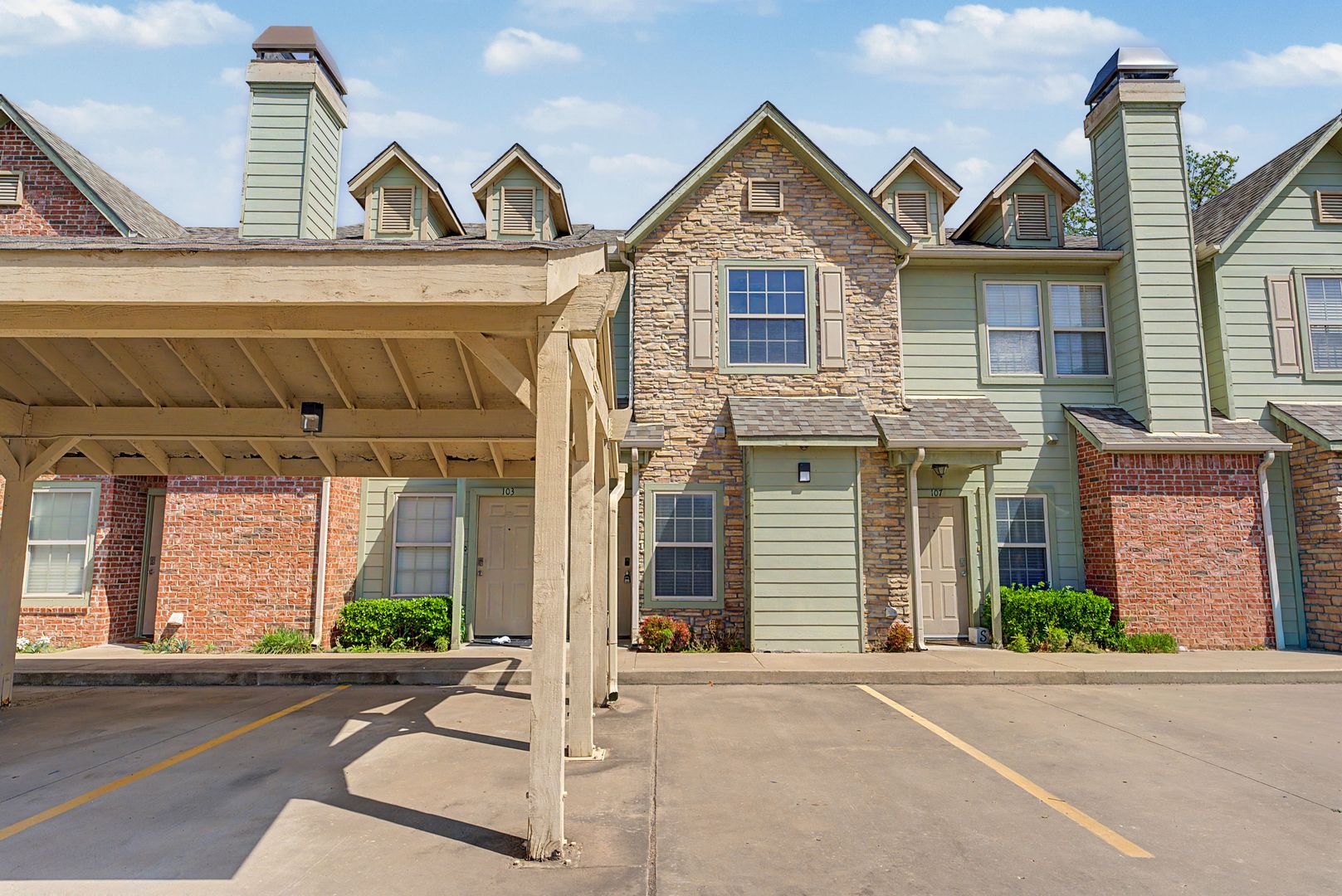 Jenks Apartment: 419 E C St