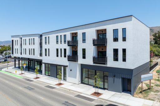 1-Bedroom Luxury Apartment at the Newly Built BMX Building – photo 1