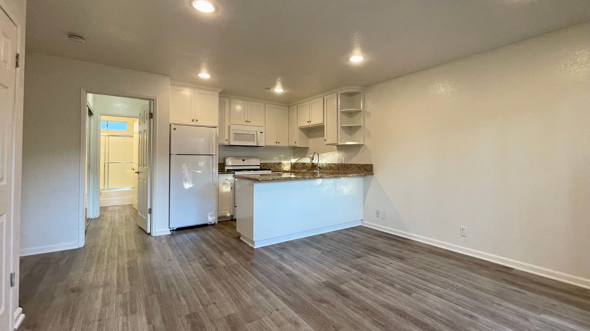 Santa Barbara Apartment: 322 W. Canon Perdido St., Apt 7