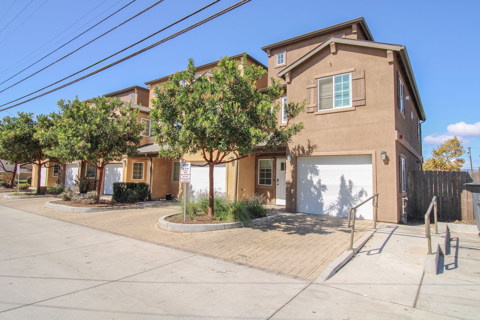 Santa Maria Apartment: 223 N School St