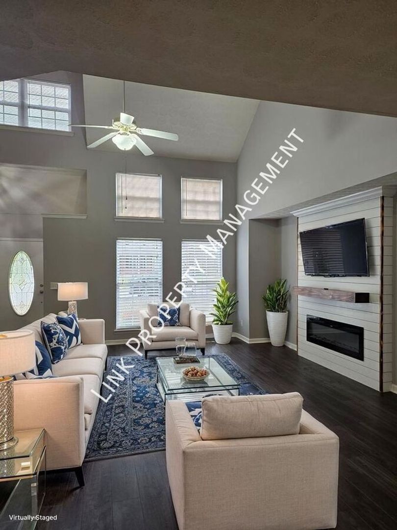 Harrison House: 6383 Rim Crest Lane