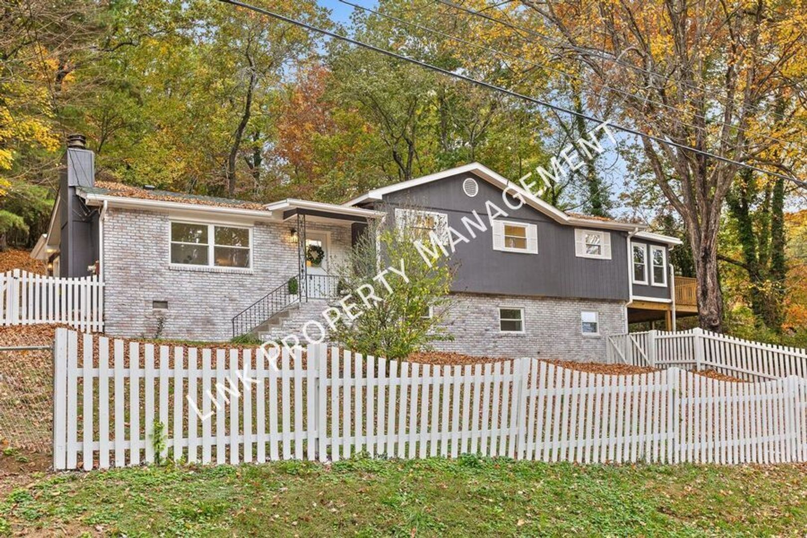 Chattanooga House: 3235 Haywood Ave