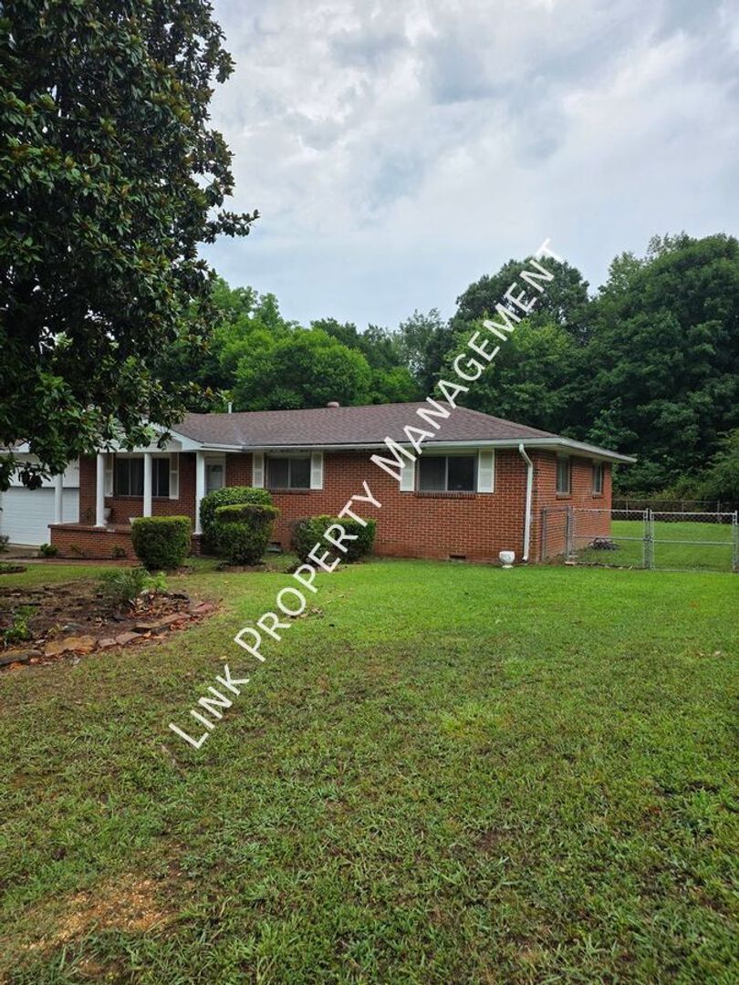 Chattanooga House: 5407 Winniespan Road