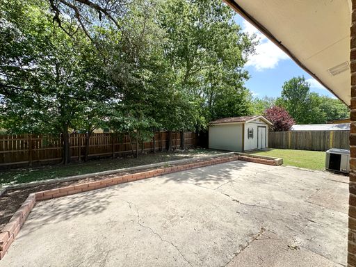 Listing photo thumbnail